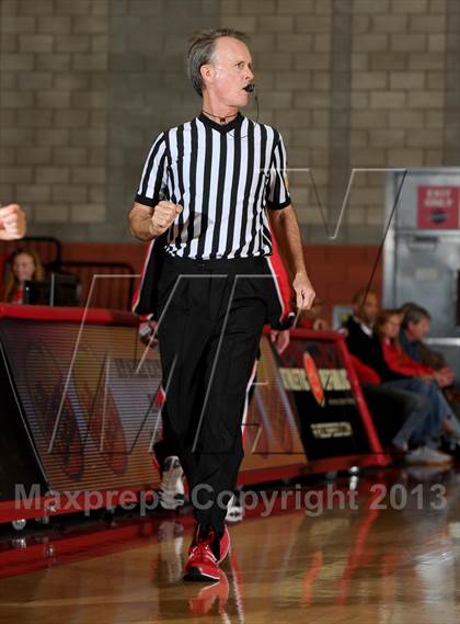 Thumbnail 2 in Mater Dei @ Oaks Christian (Nike Extravaganza) photogallery.