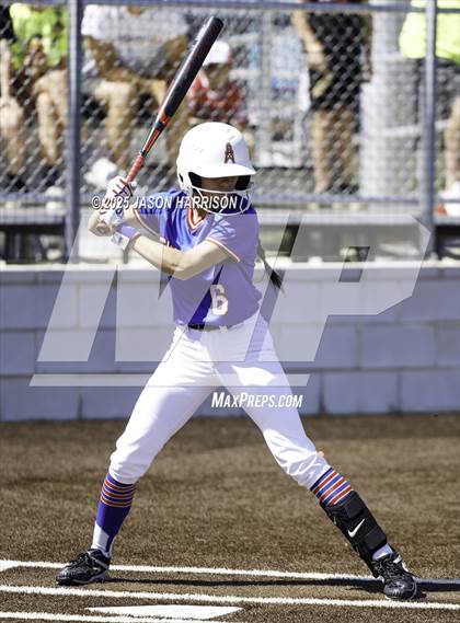 Thumbnail 1 in Sundown vs. Muenster (UIL Softball 2A Region 2 Semifinal Game 2) photogallery.