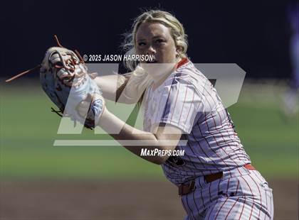 Thumbnail 3 in Sundown vs. Muenster (UIL Softball 2A Region 2 Semifinal Game 2) photogallery.