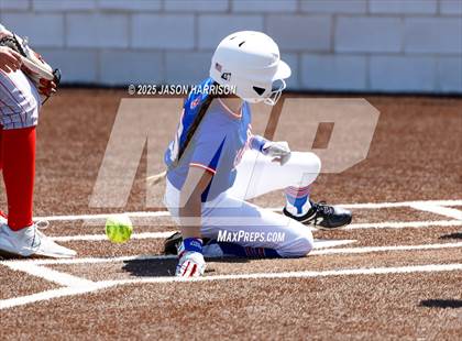 Thumbnail 2 in Sundown vs. Muenster (UIL Softball 2A Region 2 Semifinal Game 2) photogallery.