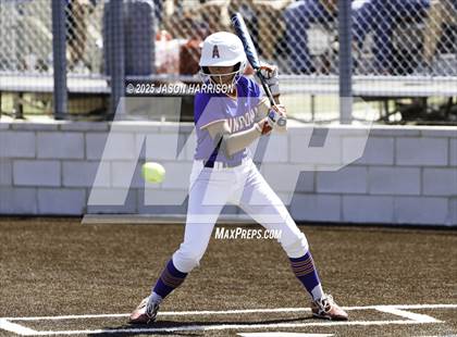 Thumbnail 2 in Sundown vs. Muenster (UIL Softball 2A Region 2 Semifinal Game 2) photogallery.