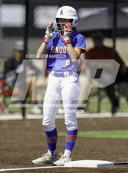 Thumbnail 2 in Sundown vs. Muenster (UIL Softball 2A Region 2 Semifinal Game 2) photogallery.