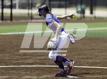 Thumbnail 2 in Sundown vs. Muenster (UIL Softball 2A Region 2 Semifinal Game 2) photogallery.