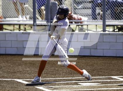 Thumbnail 1 in Sundown vs. Muenster (UIL Softball 2A Region 2 Semifinal Game 2) photogallery.