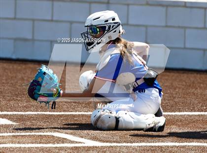 Thumbnail 2 in Sundown vs. Muenster (UIL Softball 2A Region 2 Semifinal Game 2) photogallery.
