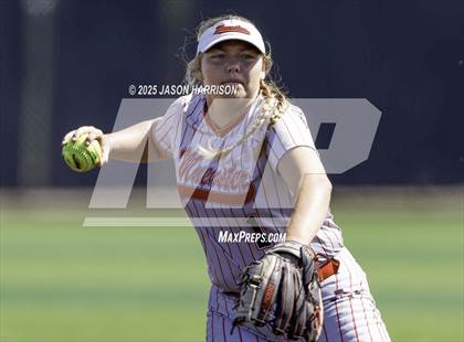 Thumbnail 1 in Sundown vs. Muenster (UIL Softball 2A Region 2 Semifinal Game 2) photogallery.