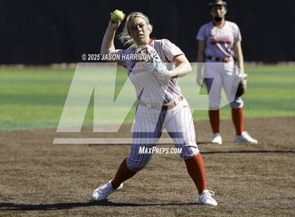 Thumbnail 2 in Sundown vs. Muenster (UIL Softball 2A Region 2 Semifinal Game 2) photogallery.