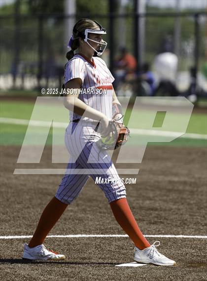 Thumbnail 3 in Sundown vs. Muenster (UIL Softball 2A Region 2 Semifinal Game 2) photogallery.