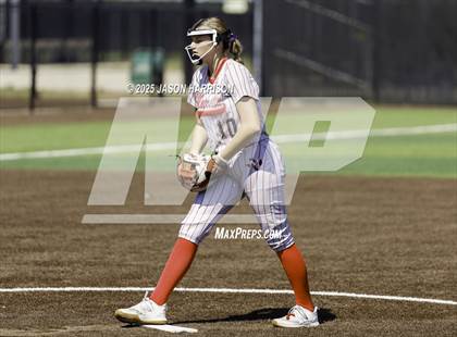 Thumbnail 3 in Sundown vs. Muenster (UIL Softball 2A Region 2 Semifinal Game 2) photogallery.