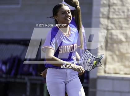 Thumbnail 3 in Sundown vs. Muenster (UIL Softball 2A Region 2 Semifinal Game 2) photogallery.
