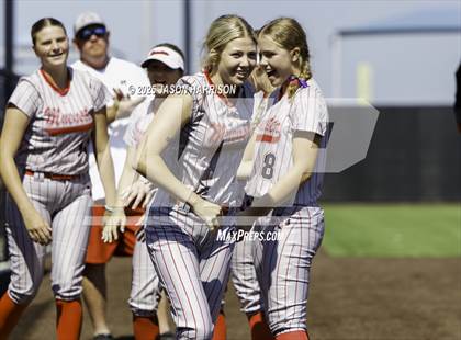 Thumbnail 1 in Sundown vs. Muenster (UIL Softball 2A Region 2 Semifinal Game 2) photogallery.