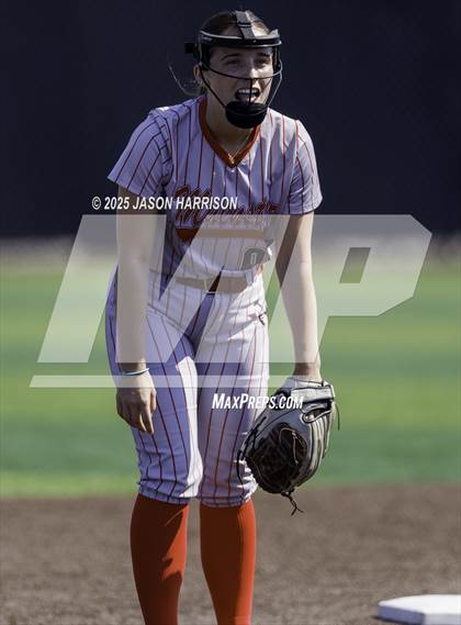Thumbnail 1 in Sundown vs. Muenster (UIL Softball 2A Region 2 Semifinal Game 2) photogallery.