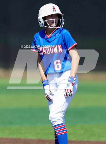Thumbnail 2 in Sundown vs. Muenster (UIL Softball 2A Region 2 Semifinal Game 2) photogallery.