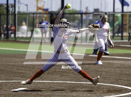 Thumbnail 3 in Sundown vs. Muenster (UIL Softball 2A Region 2 Semifinal Game 2) photogallery.