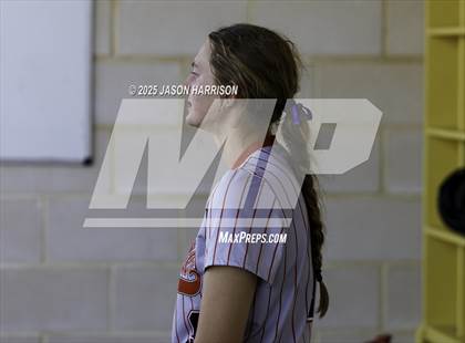 Thumbnail 3 in Sundown vs. Muenster (UIL Softball 2A Region 2 Semifinal Game 2) photogallery.