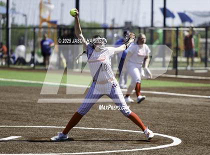 Thumbnail 1 in Sundown vs. Muenster (UIL Softball 2A Region 2 Semifinal Game 2) photogallery.