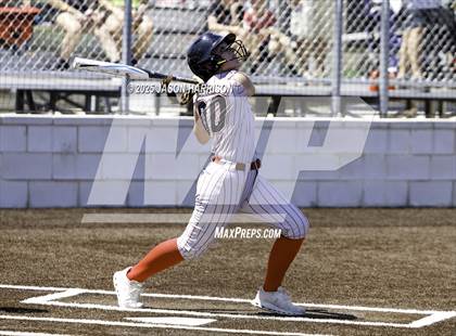 Thumbnail 2 in Sundown vs. Muenster (UIL Softball 2A Region 2 Semifinal Game 2) photogallery.