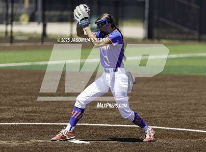 Thumbnail 1 in Sundown vs. Muenster (UIL Softball 2A Region 2 Semifinal Game 2) photogallery.