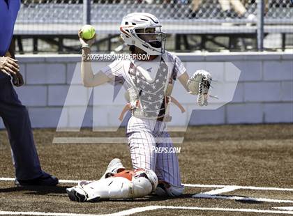 Thumbnail 3 in Sundown vs. Muenster (UIL Softball 2A Region 2 Semifinal Game 2) photogallery.