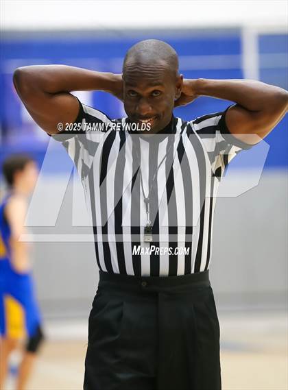 Thumbnail 1 in Sidney @ Bryson (UIL 1A D2 Basketball Semi-Regional) photogallery.