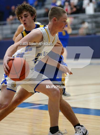 Thumbnail 1 in Sidney @ Bryson (UIL 1A D2 Basketball Semi-Regional) photogallery.