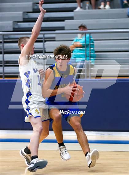 Thumbnail 2 in Sidney @ Bryson (UIL 1A D2 Basketball Semi-Regional) photogallery.