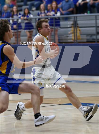 Thumbnail 2 in Sidney @ Bryson (UIL 1A D2 Basketball Semi-Regional) photogallery.