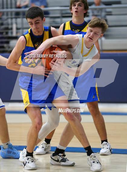 Thumbnail 2 in Sidney @ Bryson (UIL 1A D2 Basketball Semi-Regional) photogallery.