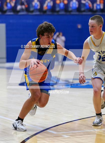 Thumbnail 1 in Sidney @ Bryson (UIL 1A D2 Basketball Semi-Regional) photogallery.