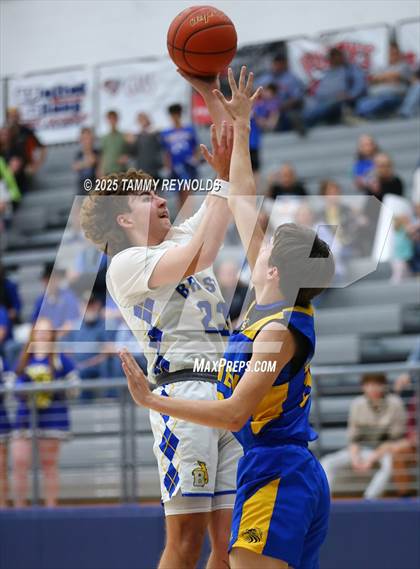 Thumbnail 3 in Sidney @ Bryson (UIL 1A D2 Basketball Semi-Regional) photogallery.