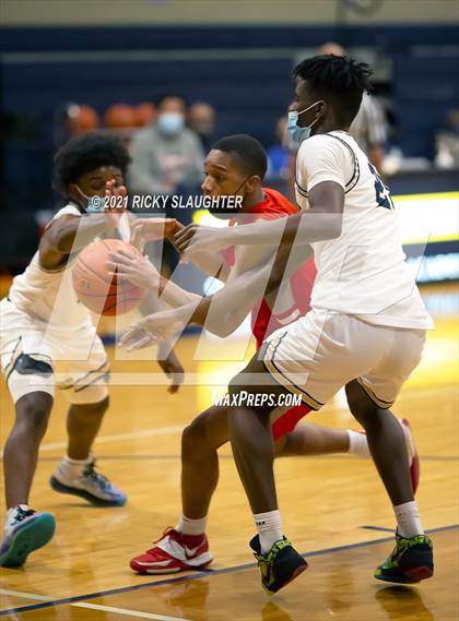 Thumbnail 3 in Miller Career Academy vs. Chaminade photogallery.