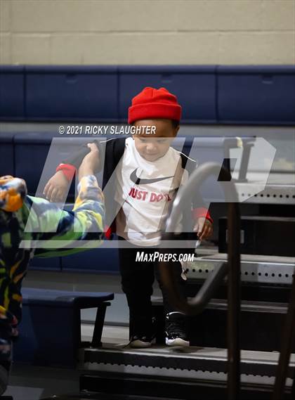 Thumbnail 3 in Miller Career Academy vs. Chaminade photogallery.