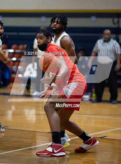 Thumbnail 3 in Miller Career Academy vs. Chaminade photogallery.