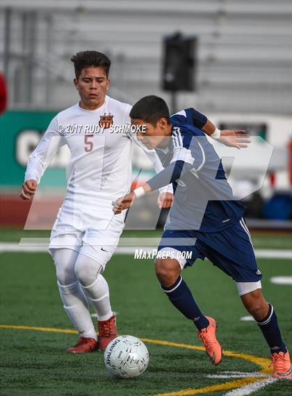 Thumbnail 3 in Mission Hills vs. Montgomery (CIF SDS D2 Final) photogallery.