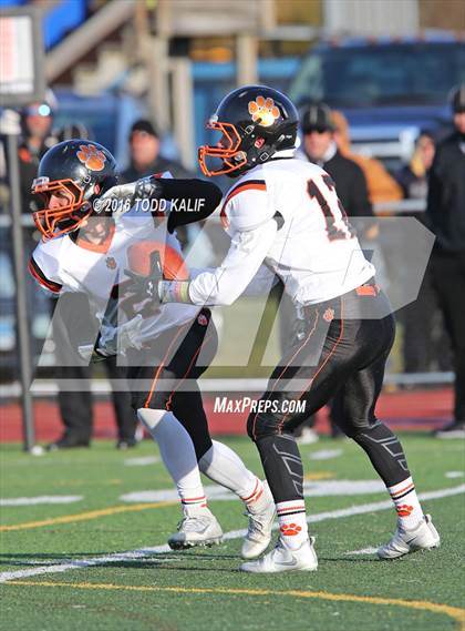 Thumbnail 1 in Darien vs. Ridgefield (CIAC Class LL Final) photogallery.
