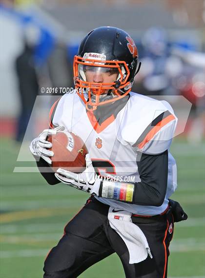 Thumbnail 2 in Darien vs. Ridgefield (CIAC Class LL Final) photogallery.