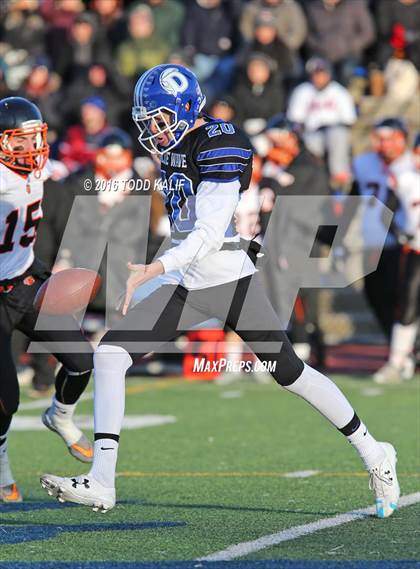 Thumbnail 2 in Darien vs. Ridgefield (CIAC Class LL Final) photogallery.