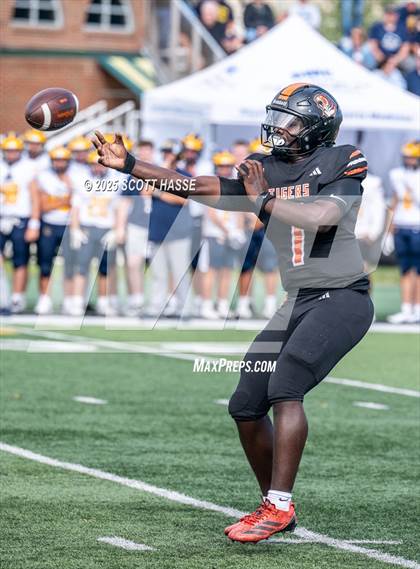 Thumbnail 2 in Belleville vs. Clarkston photogallery.