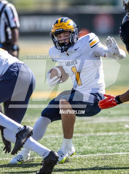 Thumbnail 2 in Belleville vs. Clarkston photogallery.