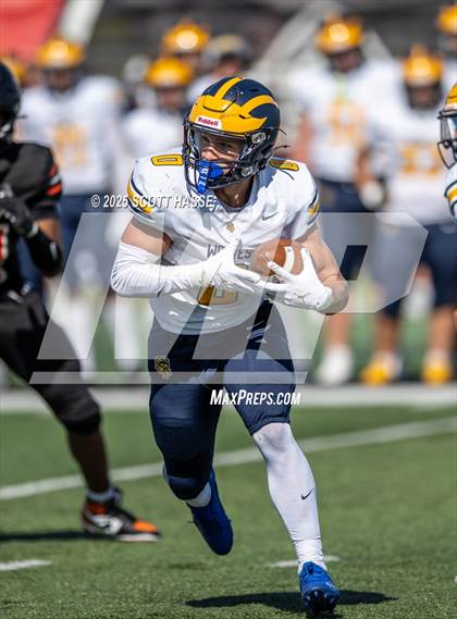 Thumbnail 3 in Belleville vs. Clarkston photogallery.