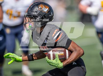 Thumbnail 2 in Belleville vs. Clarkston photogallery.