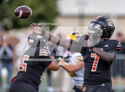 Thumbnail 2 in Belleville vs. Clarkston photogallery.
