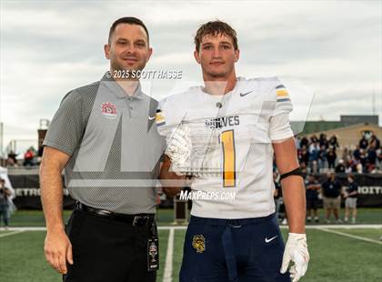 Thumbnail 2 in Belleville vs. Clarkston photogallery.