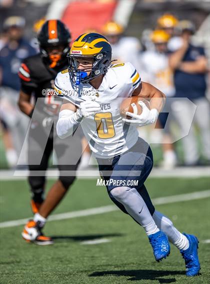Thumbnail 2 in Belleville vs. Clarkston photogallery.