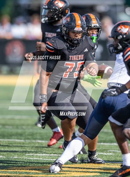 Thumbnail 3 in Belleville vs. Clarkston photogallery.