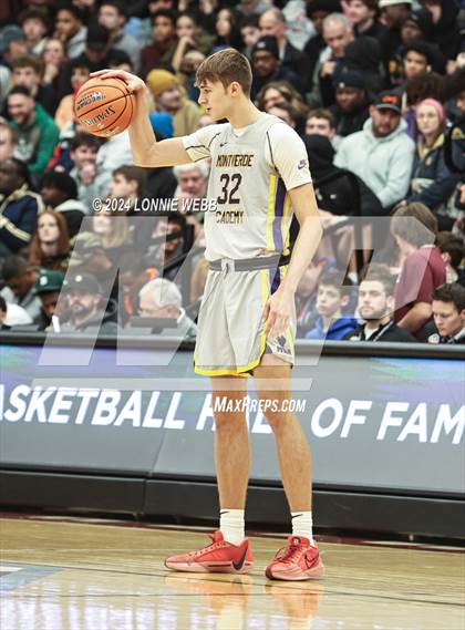 Thumbnail 3 in Montverde Academy vs. Prolific Prep (Spalding Hoophall Classic) photogallery.