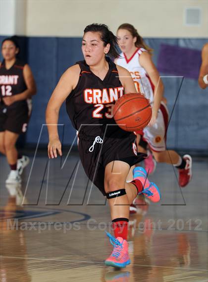 Thumbnail 3 in Grant vs. Palm Desert (MaxPreps Holiday Classic) photogallery.