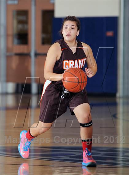 Thumbnail 3 in Grant vs. Palm Desert (MaxPreps Holiday Classic) photogallery.