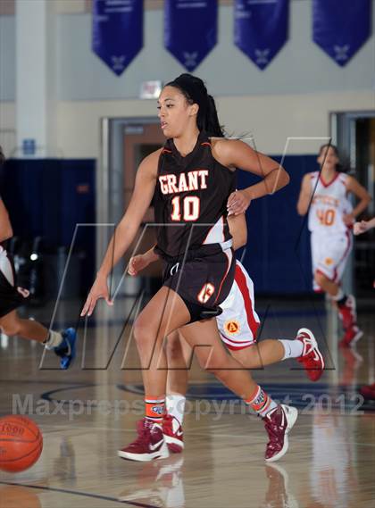 Thumbnail 3 in Grant vs. Palm Desert (MaxPreps Holiday Classic) photogallery.