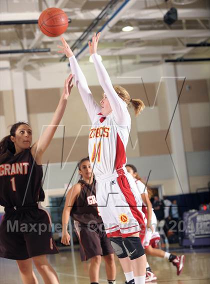 Thumbnail 3 in Grant vs. Palm Desert (MaxPreps Holiday Classic) photogallery.